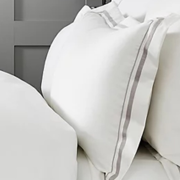 The White Company Cavendish Oxford Standard Sham in White & Mink
